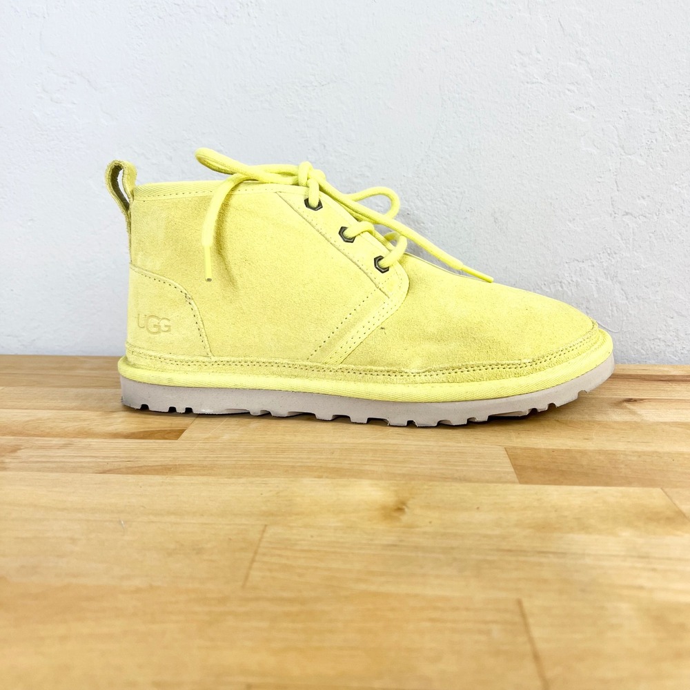 UGG‎ Boots Neumel Women Size 7 Yellow Suede Lace Up Sheepskin Lined Chukka